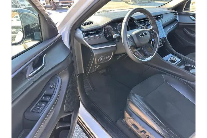 $30980 : Jeep Grand Cherokee 2024 4x4 image 9