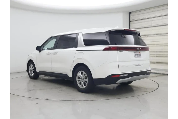 $31998 : Kia Carnival 2024 LX 4dr Min image 2