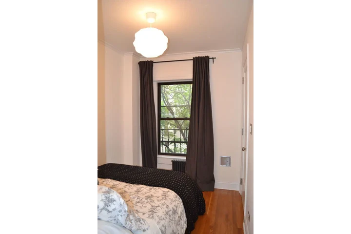 $2500 : 1 BED/ 1 BATH APARTMENT RENTAL image 6