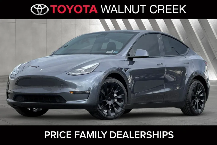 $27900 : Tesla Model Y 2022 AWD Long image 1