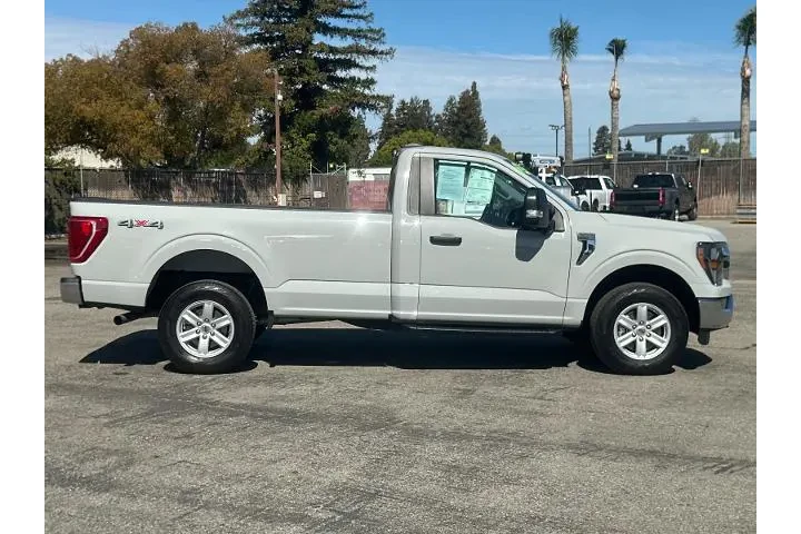 $38670 : Ford F-150 2023 4x4 XL 2dr R image 2