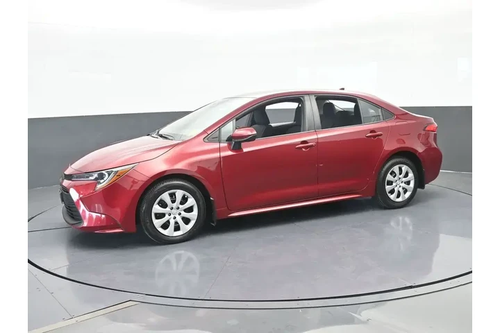 $17996 : Toyota Corolla 2024 LE 4dr S image 2