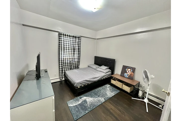 $825 : SE RENA HABITACIÓN AMUBLADA image 2