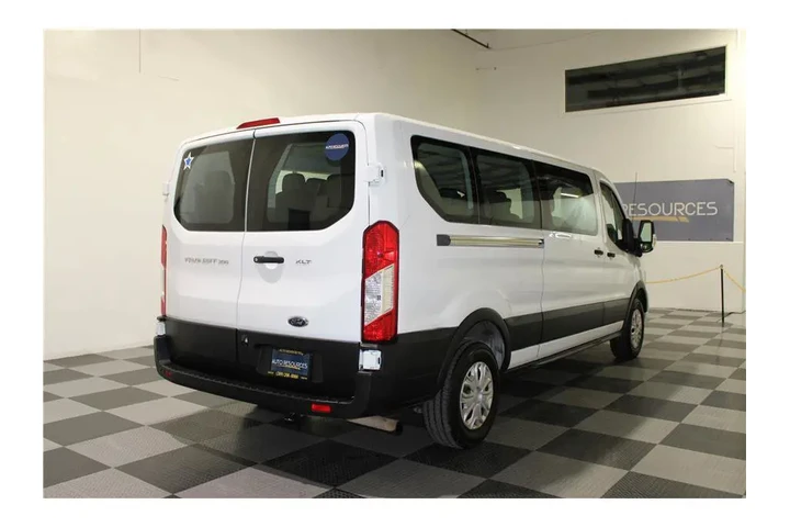 $33558 : Transit Passenger Wagon 2022 image 4