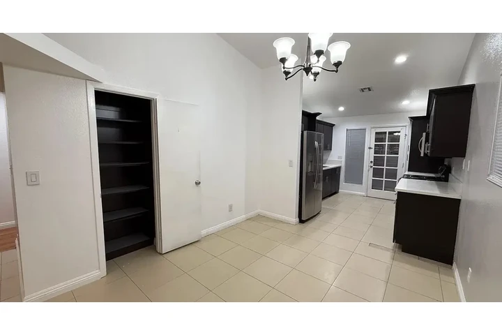 $1000 : spacious  3-bedroom home image 6