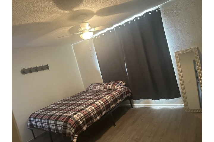 $850 : Rento cuarto con baño image 1