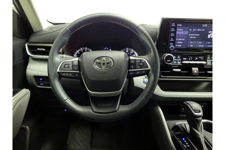 $31998 : Toyota Highlander 2022 LE 4d image 10