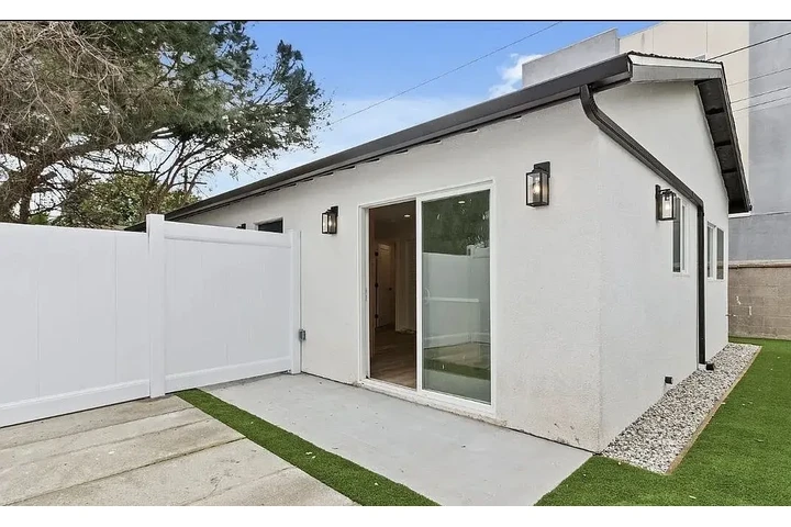 $2500 : THIS BLESSED HOUSE WAIT FOR U image 1