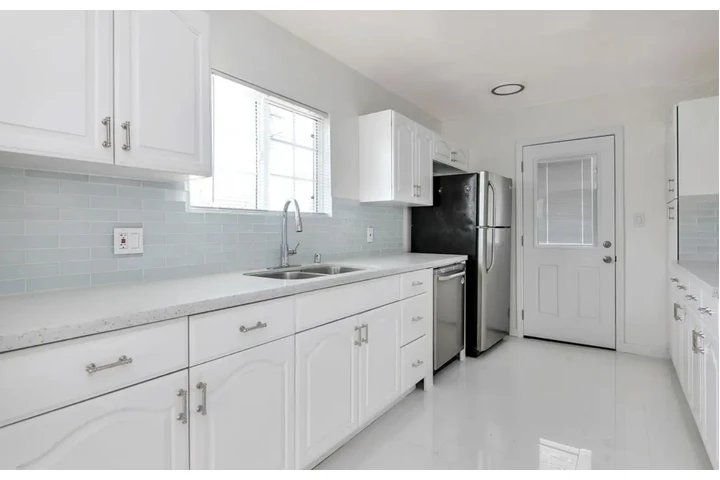 $2350 : Stylishly Renovated image 2