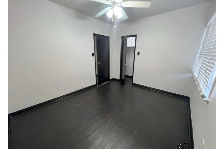 $1350 : Own home image 6