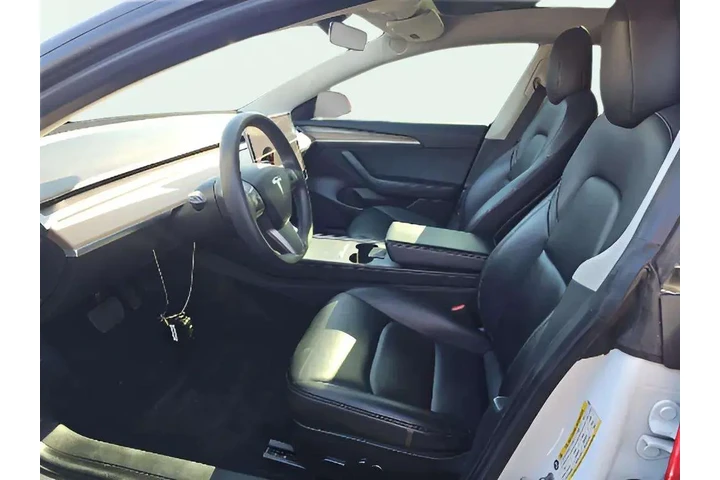 $18000 : 2022 Model 3 image 3