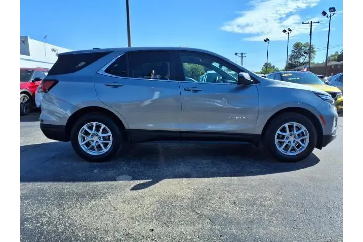 $18988 : Chevrolet Equinox 2023 LT 4d image 2