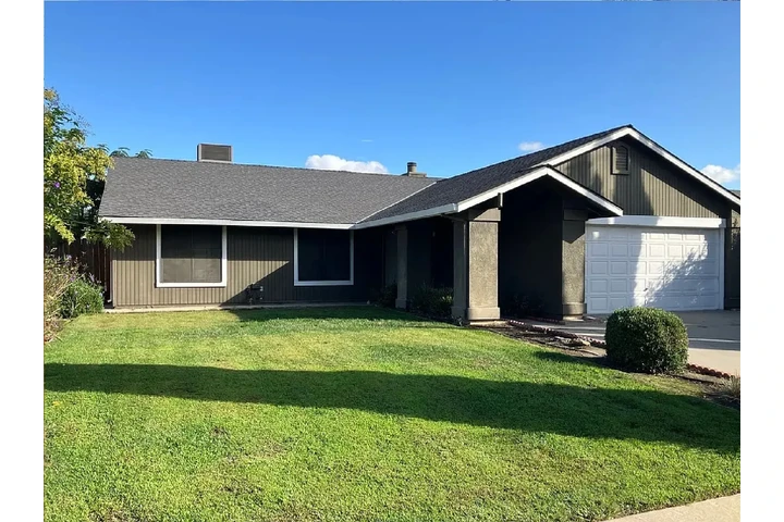 $1000 : charming 3 bedroom, 2bath image 1