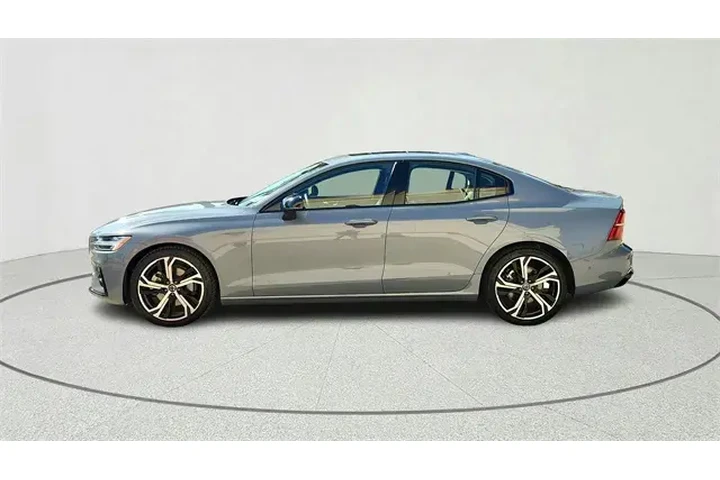 $25027 : Volvo S60 2024 B5 Plus Dark image 6