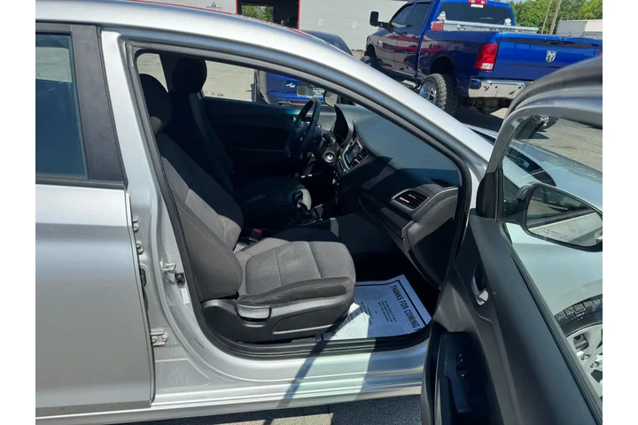 $6980 : 2018 Accent SE Sedan Manual image 8