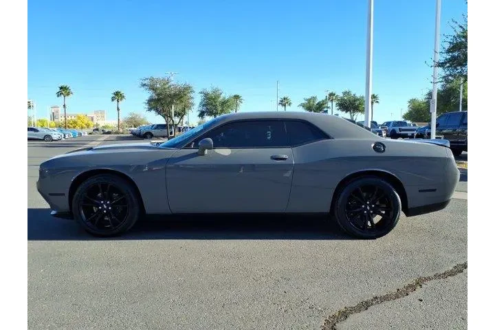 $15900 : Dodge Challenger 2018 SXT 2d image 2