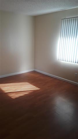 $1500 : Sunshine Apts (1420 Pumalo St image 2