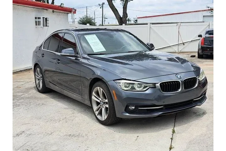 $10700 : BMW 3 Series 330i image 10