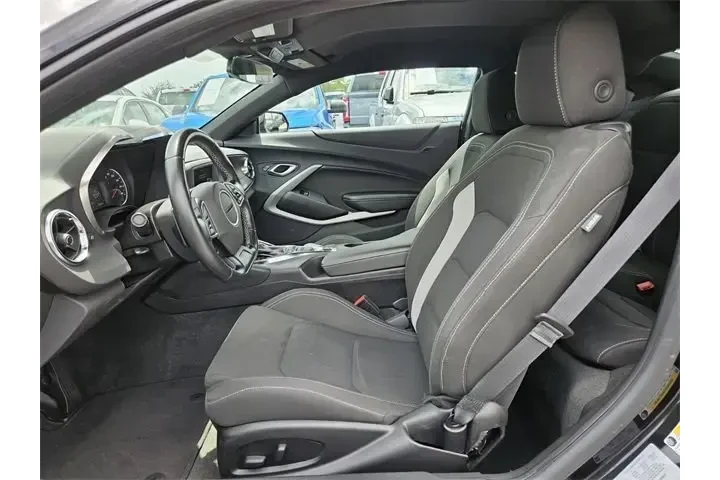 $36990 : Chevrolet Camaro 2023 LT1 2d image 4