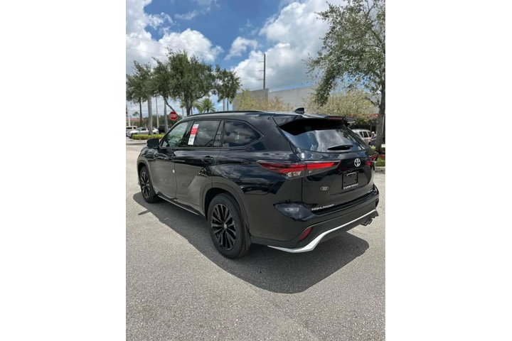 Toyota Highlander XSE image 5