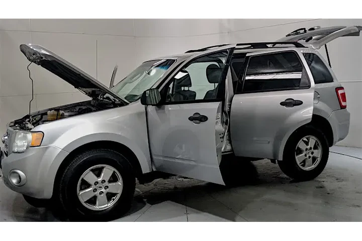 2015 Escape SE 4WD image 9