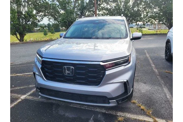 $38512 : Honda Pilot 2023 Touring 4dr image 2