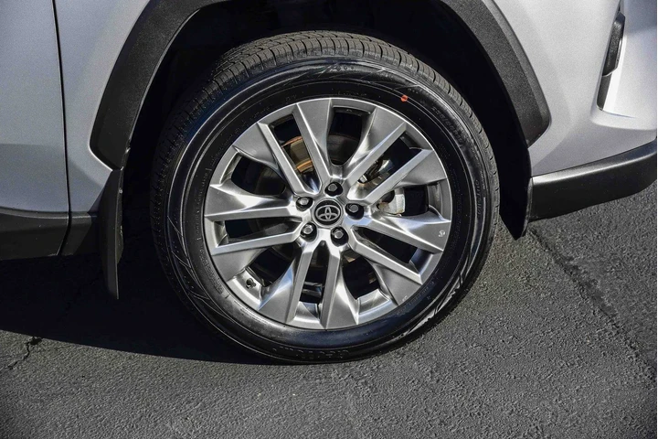 $26491 : Toyota RAV4 2024 XLE Premium image 9