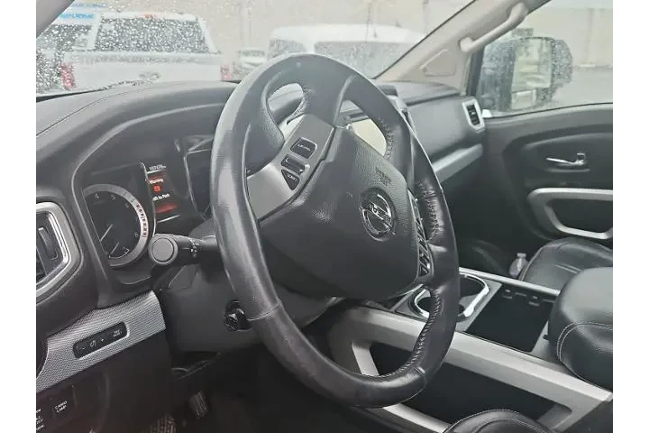 $20000 : Nissan Titan 2017 4x4 PRO-4X image 2