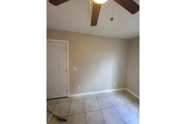 $850 : Cuarto entrada independiente image 3