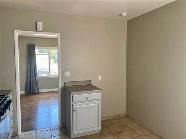 $1400 : Downey Family Home 2 Bath image 5