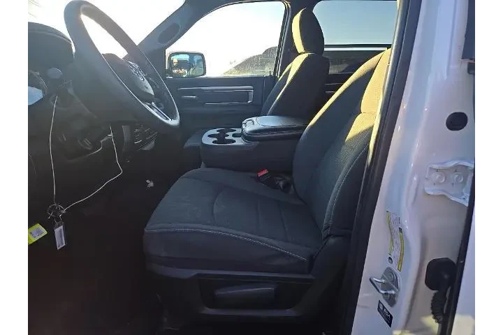 $28688 : Ram 1500 Classic 2024 4x4 SL image 5