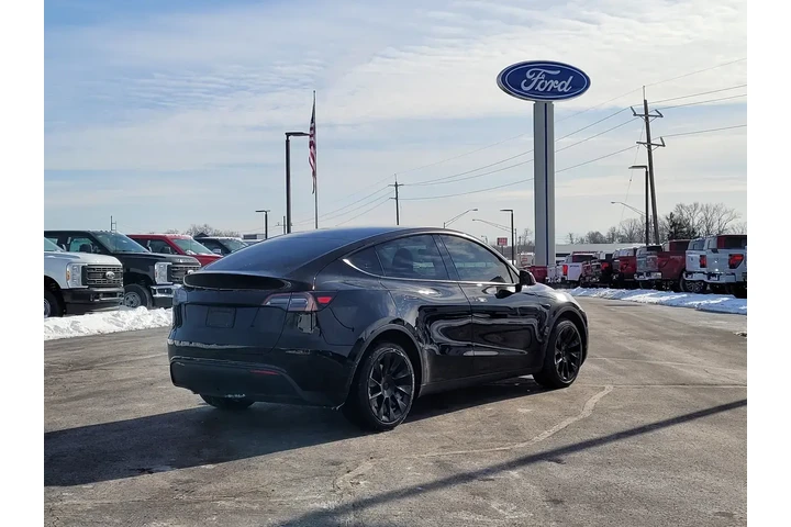 $30295 : Tesla Model Y 2023 AWD Long image 4