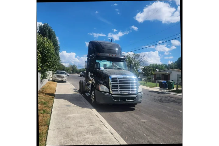 $10995 : 2014 FREIGHTLINER CASCADIA201 image 2