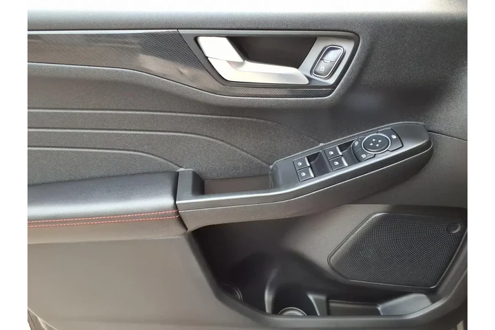 $28941 : Ford Escape 2025 ST-Line 4dr image 8