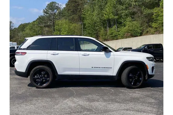 $22990 : Jeep Grand Cherokee 2023 4x2 image 2