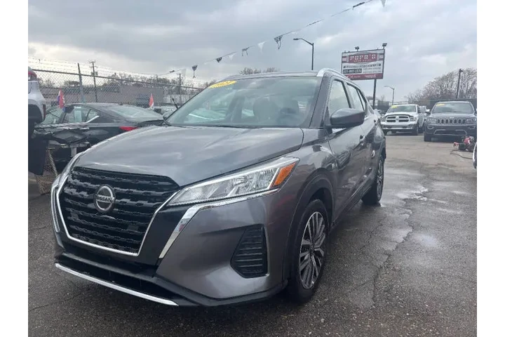 2021 Kicks SV image 4