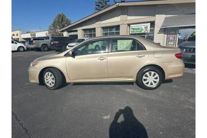 2011 Corolla LE image 3