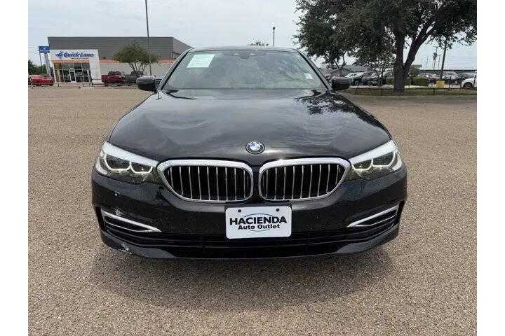 2019 BMW 5 Series 540i image 10