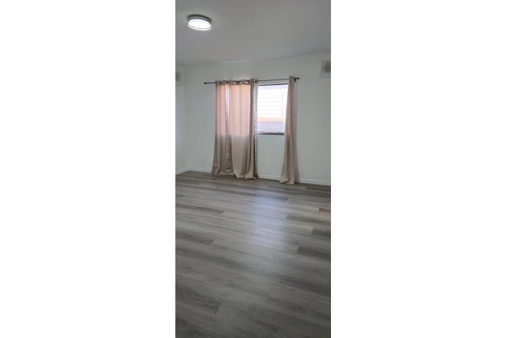 $1200 : Cuarto de renta image 4