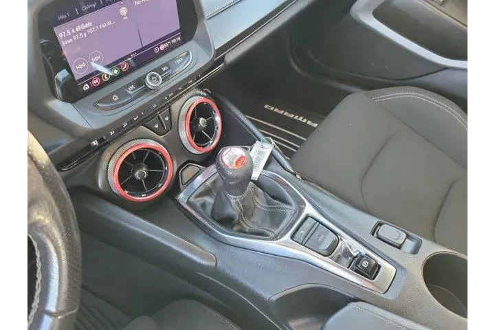 $32000 : Chevrolet Camaro 2020 SS 2dr image 8