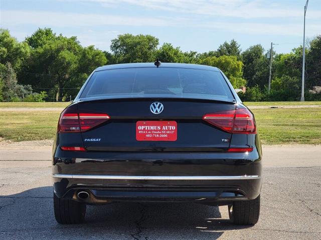 $12990 : 2018 Passat 2.0T R-Line image 6