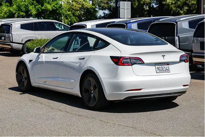 $24992 : Tesla Model 3 2023 4dr Sedan image 2