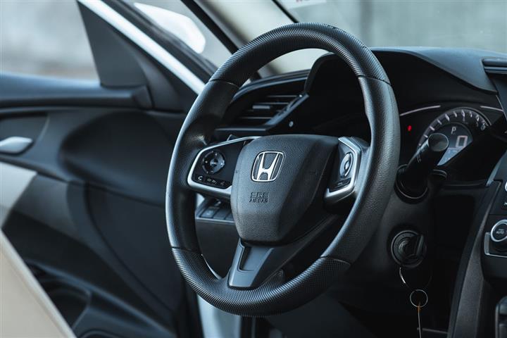 2018 Civic Sedan LX image 9