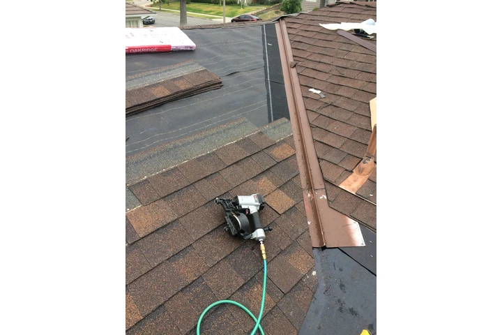 Muñoz roofing image 2
