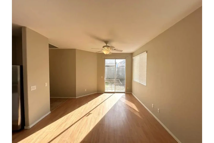 $1050 : Home for rent image 2