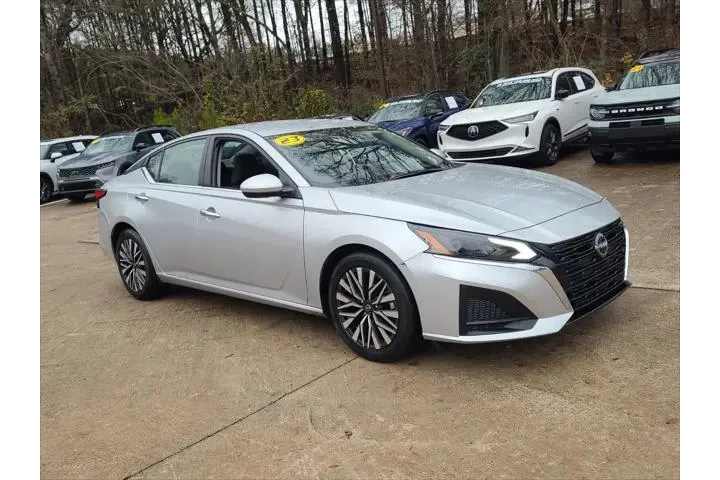 $19997 : Nissan Altima 2023 2.5 SV 4d image 9