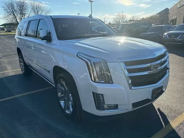 $23995 : Pre-Owned 2017 Escalade ESV P image 3