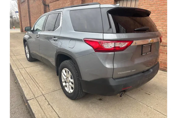 $18500 : 2020 Traverse LT Cloth image 4