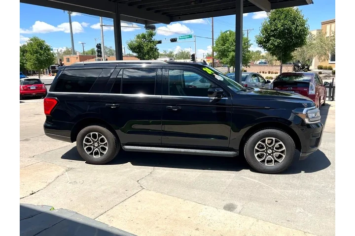2024 Expedition XLT 4WD image 4