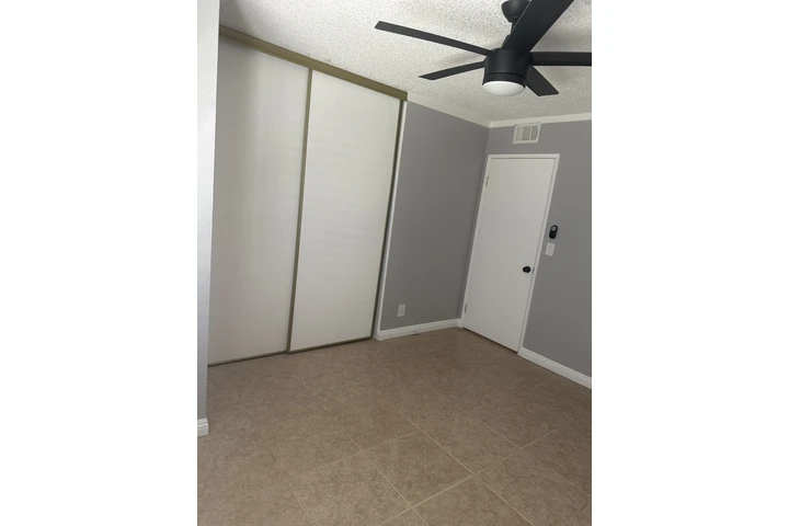 $850 : RECÁMARA DE RENTA PARA MUJER image 2